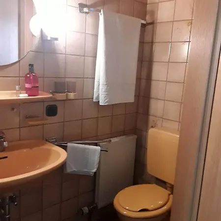 Zur Rose * Goessweinstein